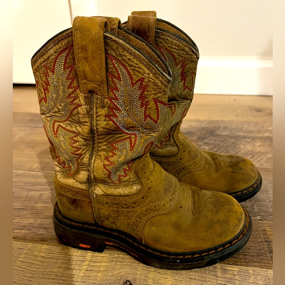 Little boys Ariat cowboy workhog boots, size 8